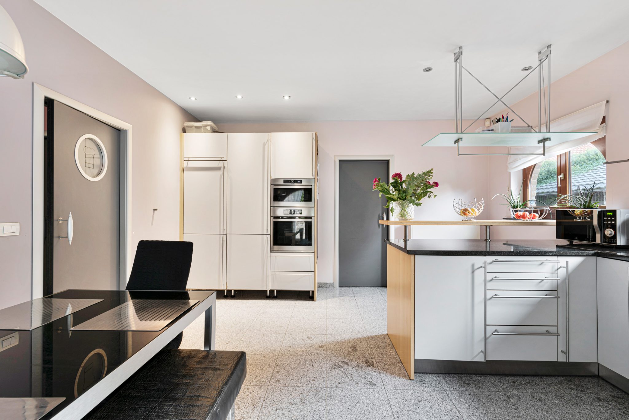 Spaanse-Villa-te-koop-Verrebroek-Marcel-Vastgoed-Waasland-vijf-slaapkamers-tuin-dubbele-garage-landelijk