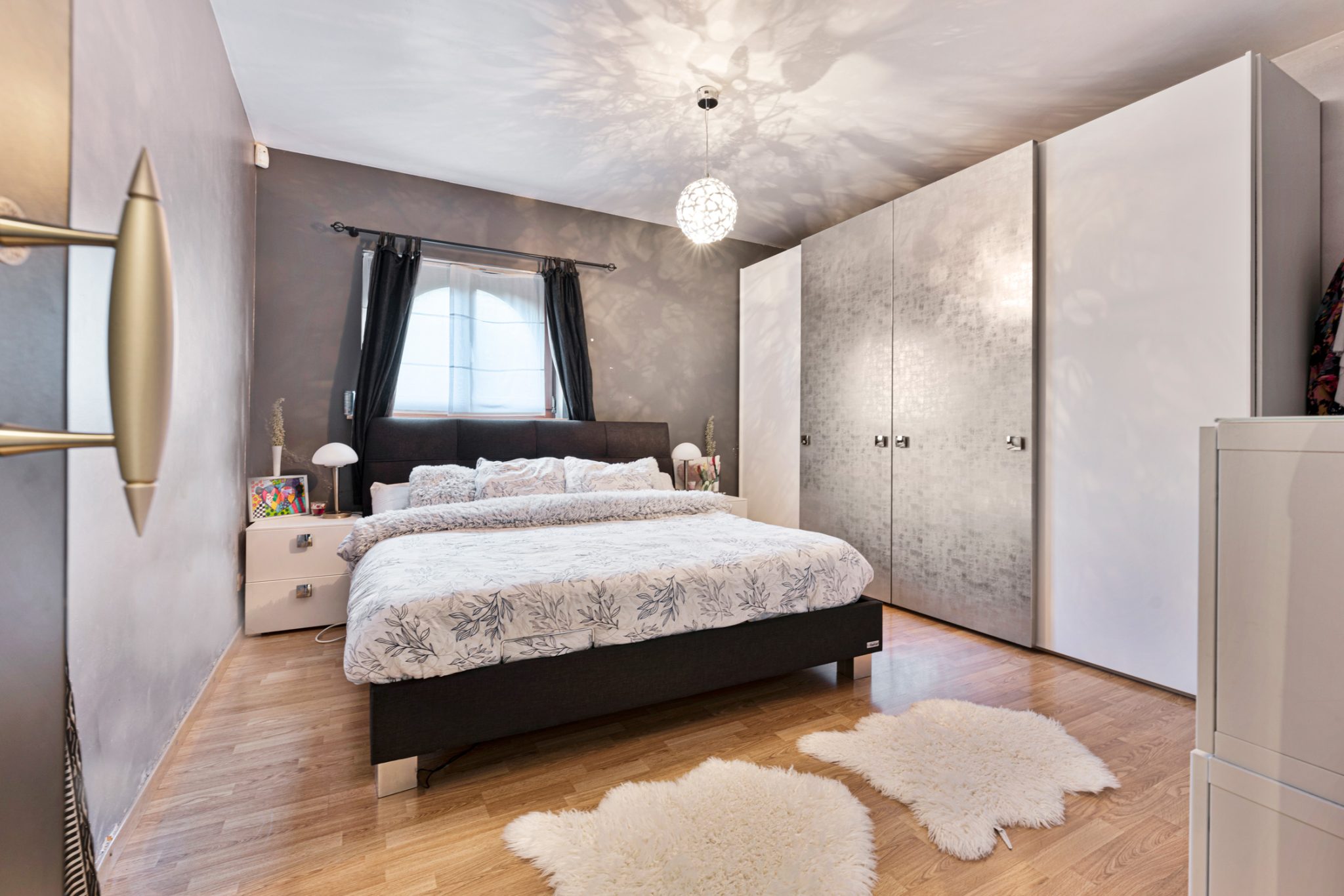 Spaanse-Villa-te-koop-Verrebroek-Marcel-Vastgoed-Waasland-vijf-slaapkamers-tuin-dubbele-garage-landelijk