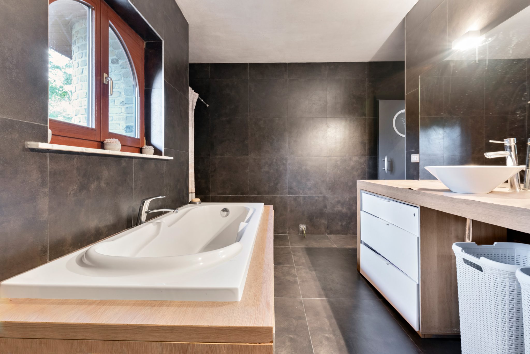 Spaanse-Villa-te-koop-Verrebroek-Marcel-Vastgoed-Waasland-vijf-slaapkamers-tuin-dubbele-garage-landelijk