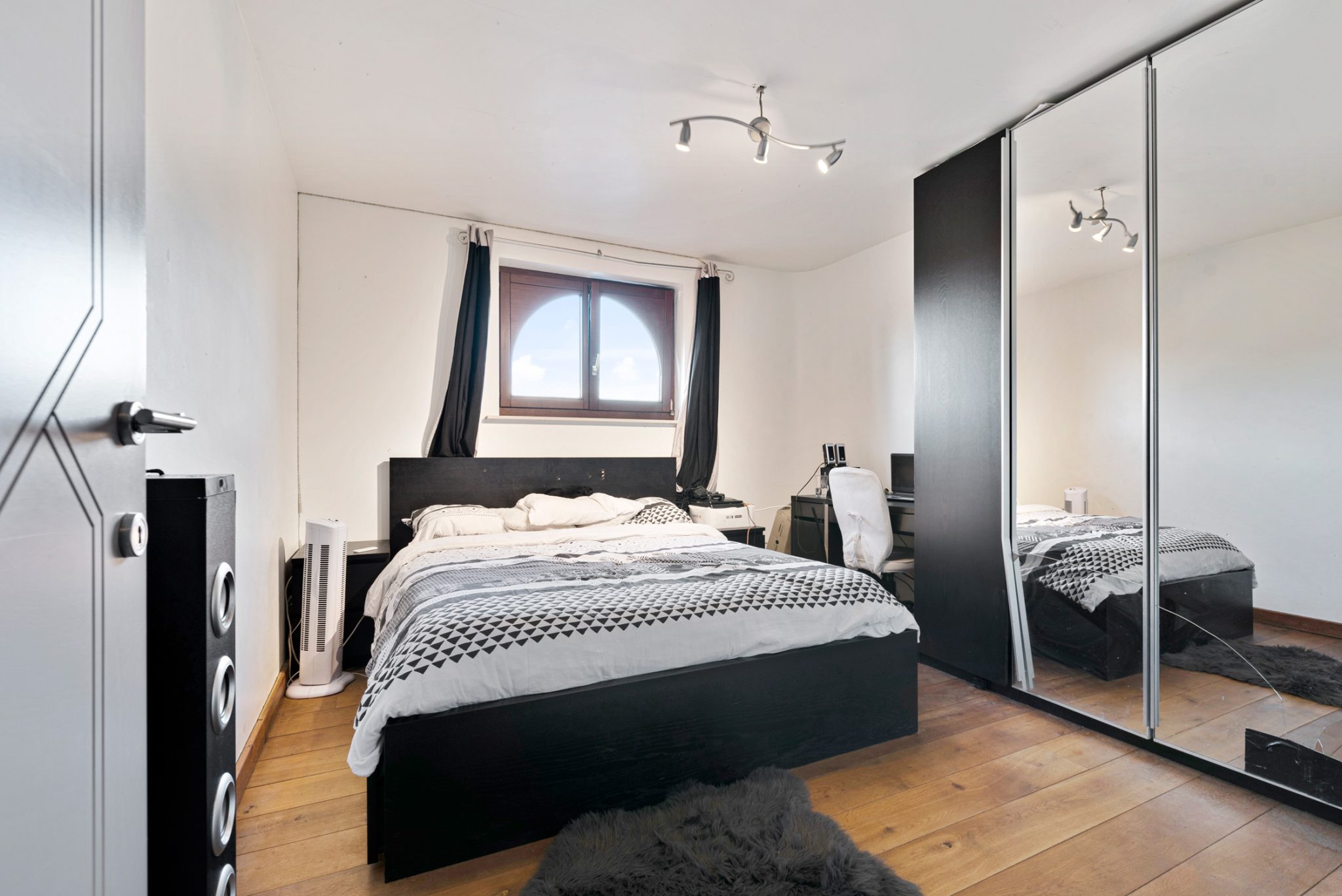 Spaanse-Villa-te-koop-Verrebroek-Marcel-Vastgoed-Waasland-vijf-slaapkamers-tuin-dubbele-garage-landelijk