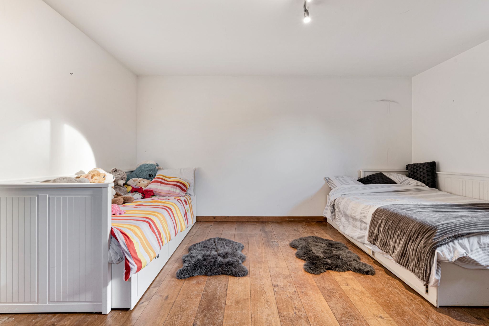 Spaanse-Villa-te-koop-Verrebroek-Marcel-Vastgoed-Waasland-vijf-slaapkamers-tuin-dubbele-garage-landelijk